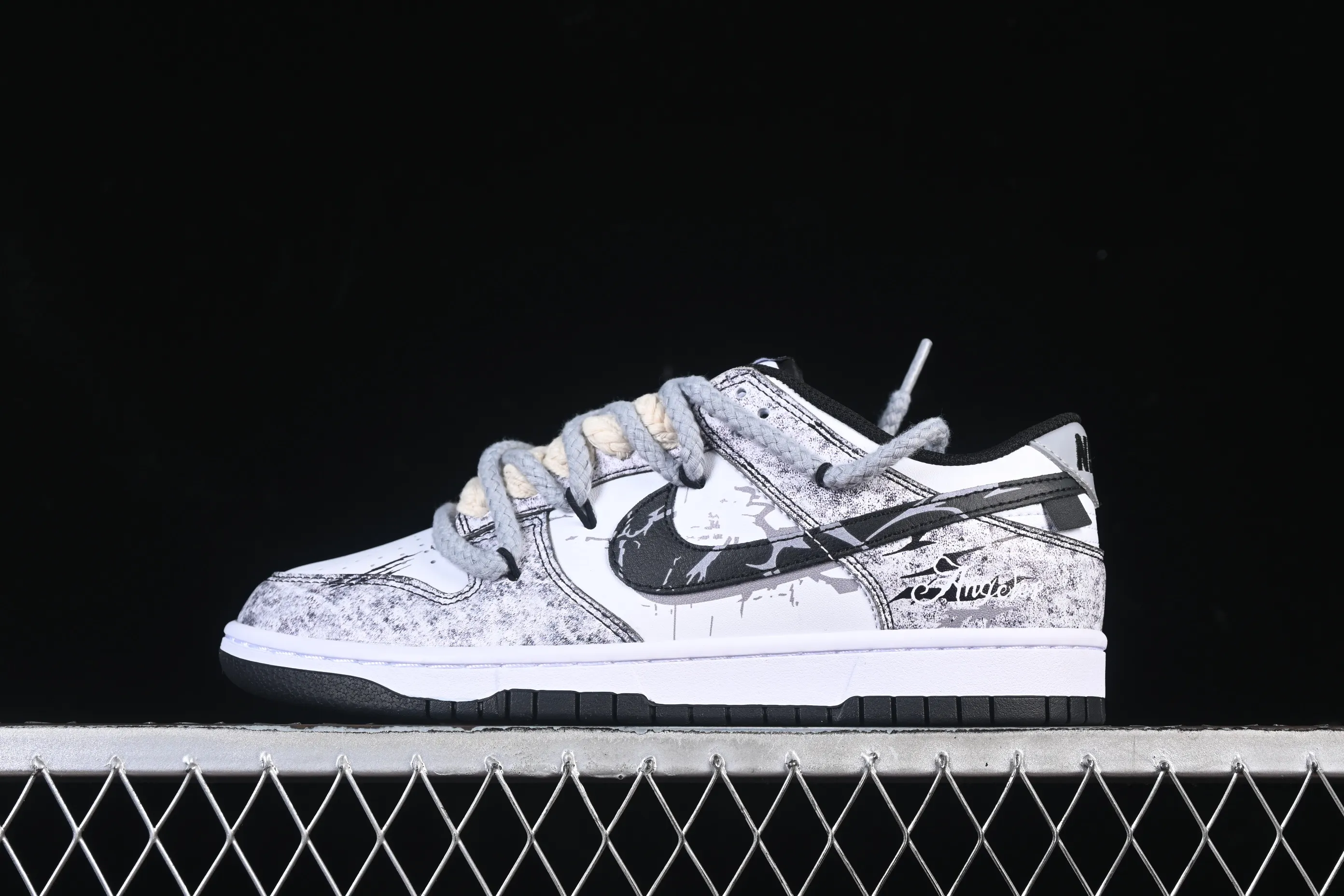 All categories Nk SB Dunk Series Nk SB Dunk Low High-end customized low-top sneakers Nike SB Dunk Low strap customization low-top casual sneakers DD1391-100